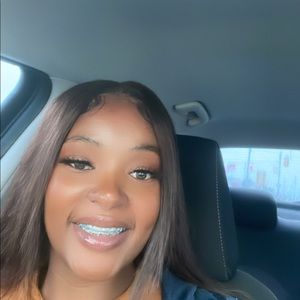 Meet your Posher, Monique